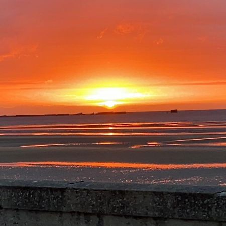 Gites "Plage" Ou "Pieds Dans L'Eau" En Front De Mer A Asnelles , 3Km D'Arromanches, 10Km De Bayeux Buitenkant foto