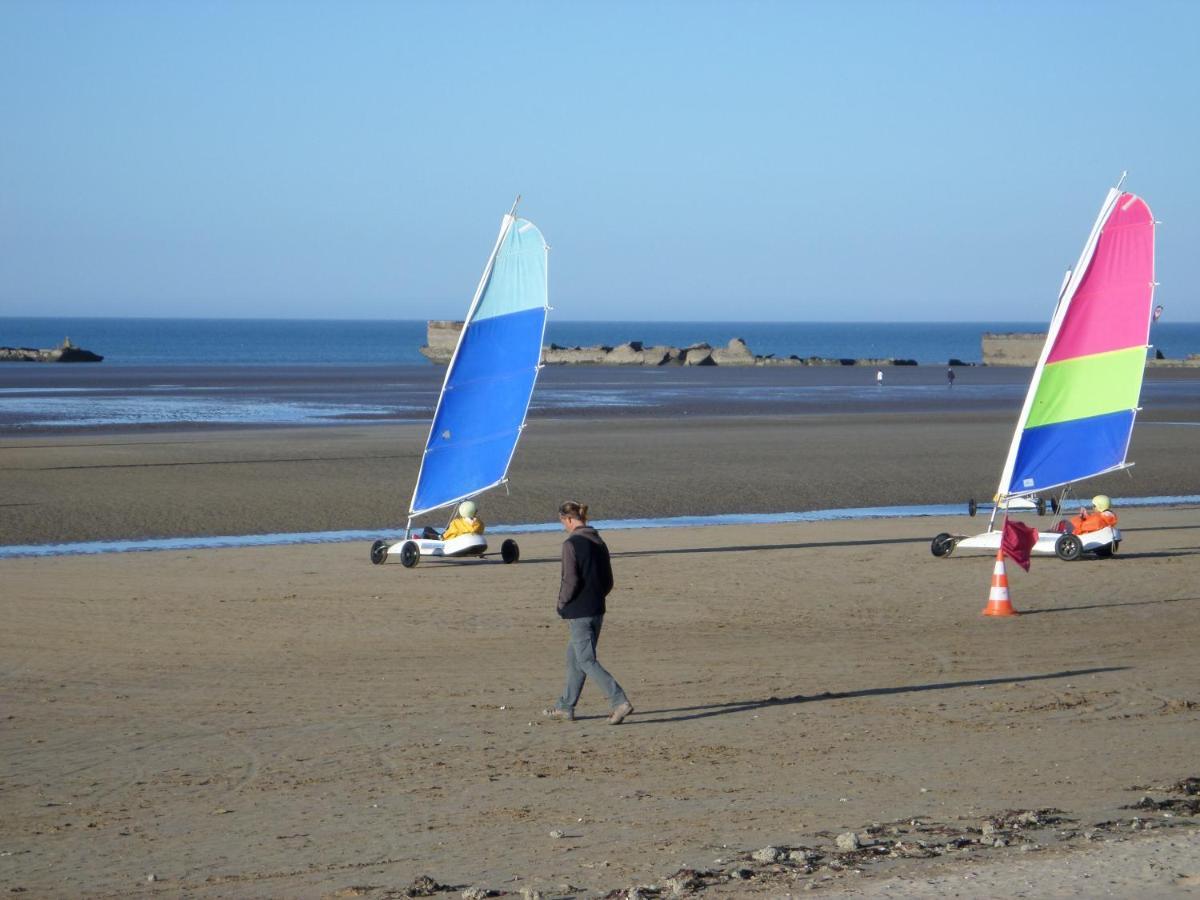 Gites "Plage" Ou "Pieds Dans L'Eau" En Front De Mer A Asnelles , 3Km D'Arromanches, 10Km De Bayeux Buitenkant foto