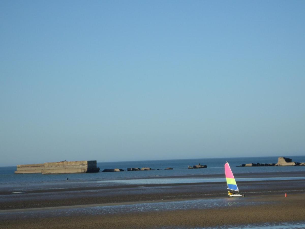 Gites "Plage" Ou "Pieds Dans L'Eau" En Front De Mer A Asnelles , 3Km D'Arromanches, 10Km De Bayeux Buitenkant foto